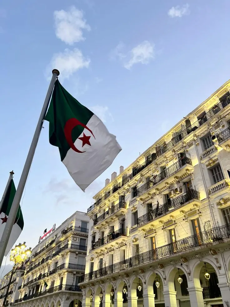 العلم الجزائري ومشروع استيراد سيارة عبر CCR